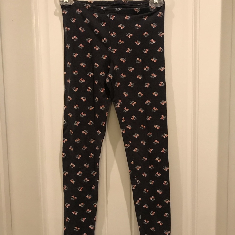 Grey floral leggings with sweet pink flowers